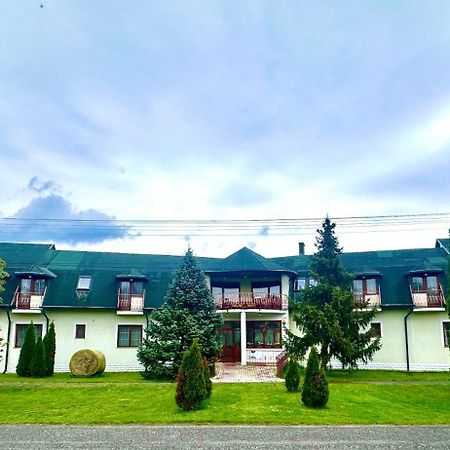 Eden Panzio Aparthotel Bük Exteriör bild