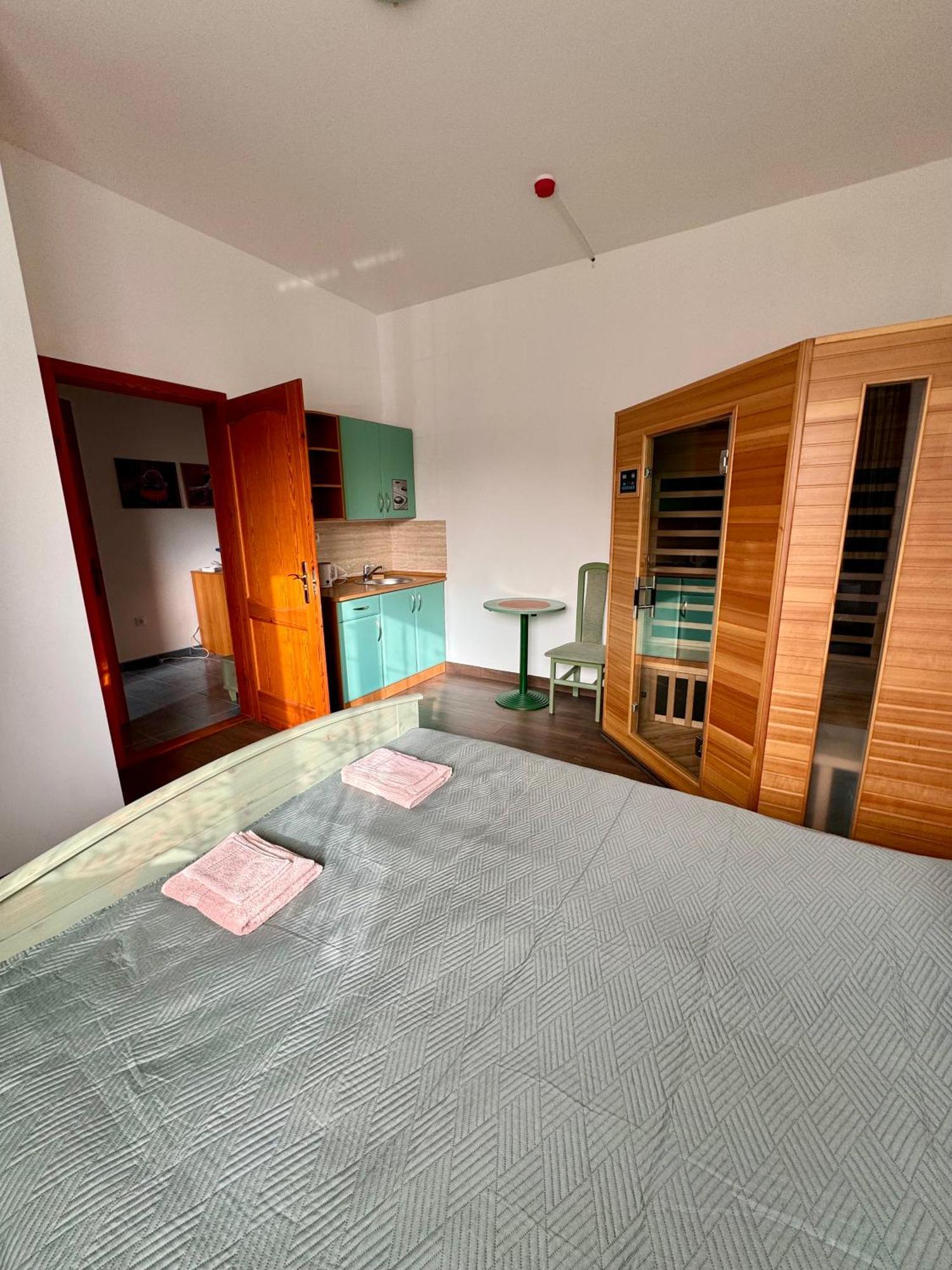 Eden Panzio Aparthotel Bük Exteriör bild