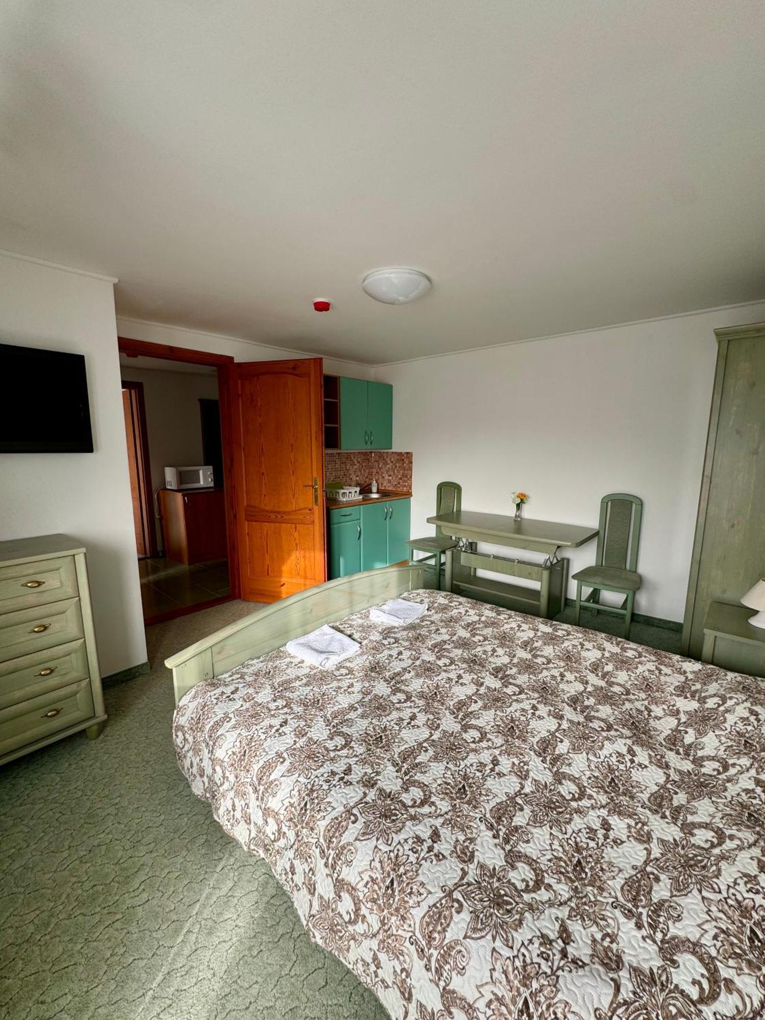 Eden Panzio Aparthotel Bük Exteriör bild