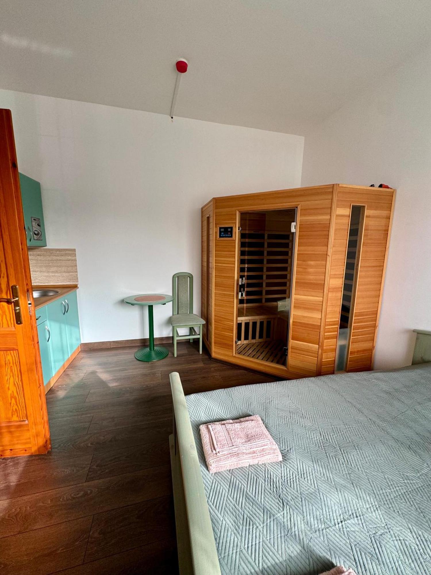 Eden Panzio Aparthotel Bük Exteriör bild