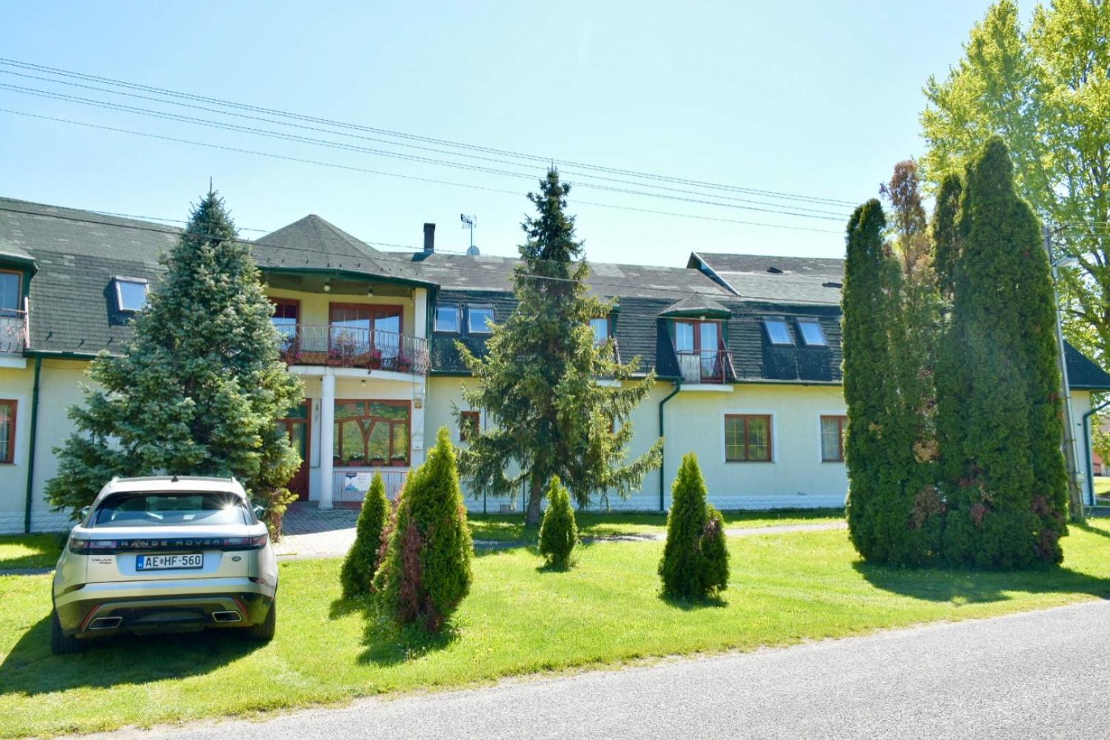 Eden Panzio Aparthotel Bük Exteriör bild