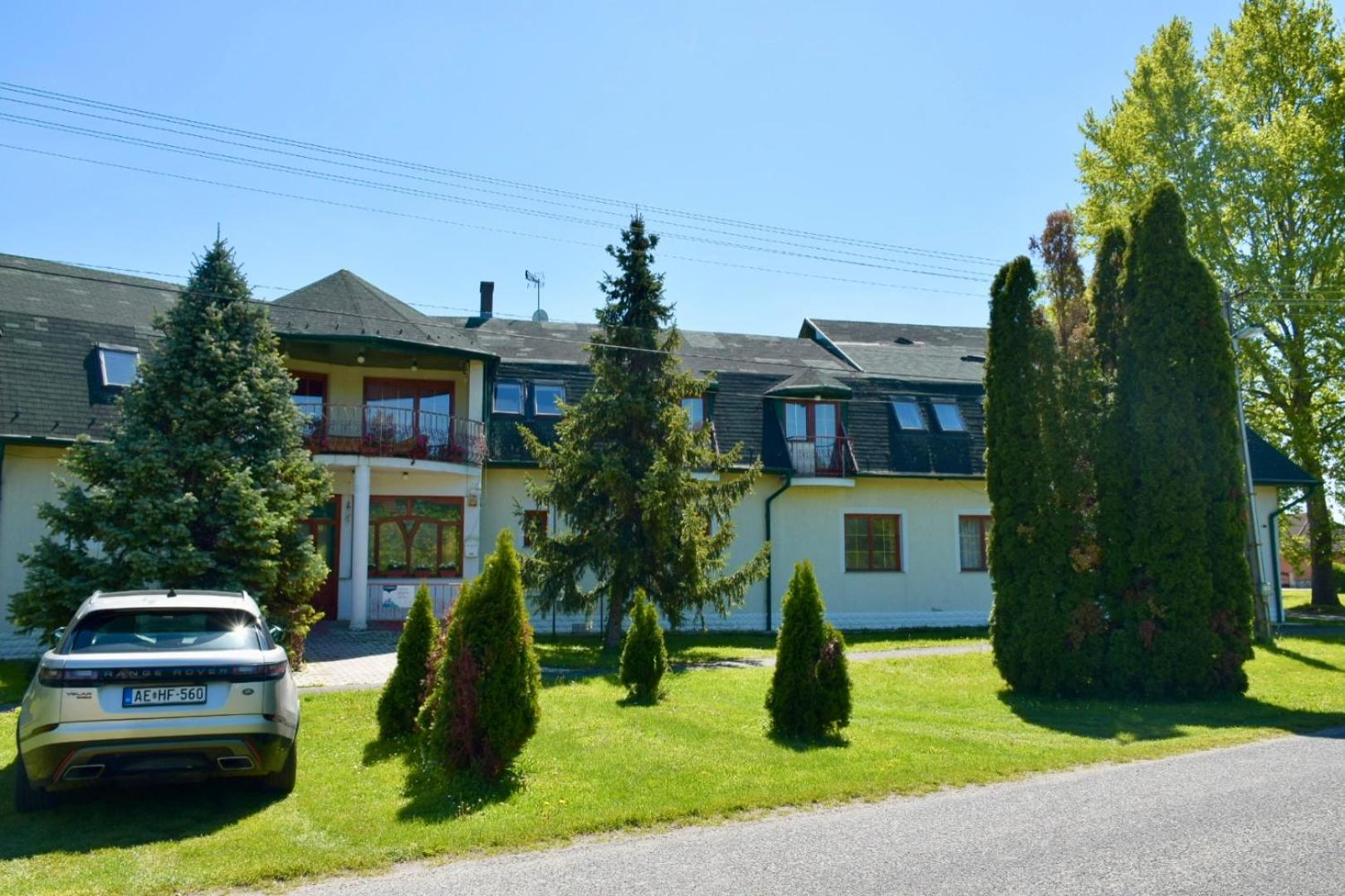 Eden Panzio Aparthotel Bük Exteriör bild