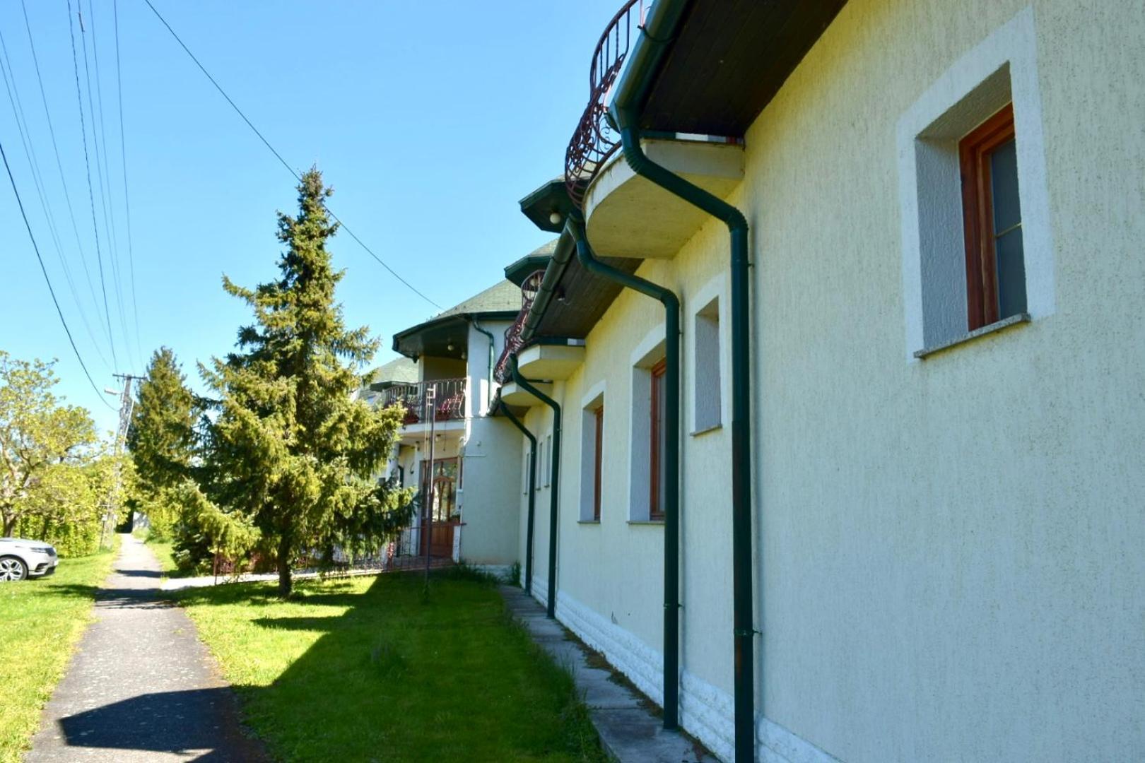 Eden Panzio Aparthotel Bük Exteriör bild