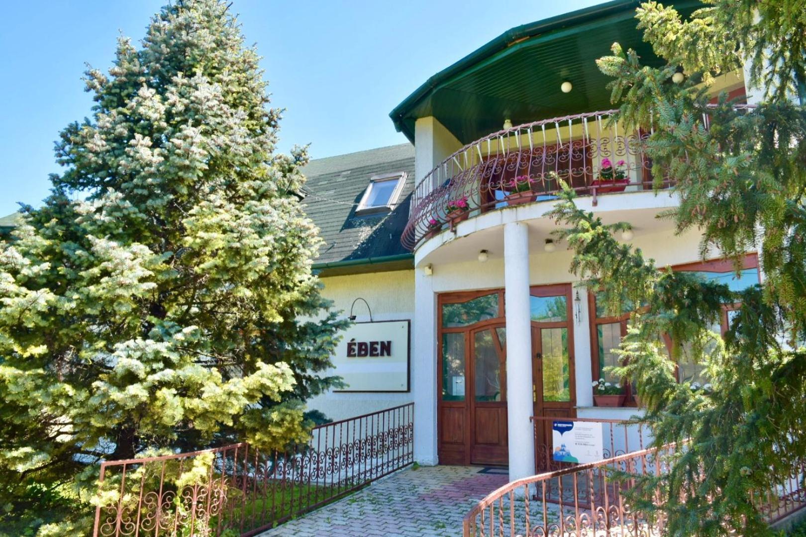 Eden Panzio Aparthotel Bük Exteriör bild